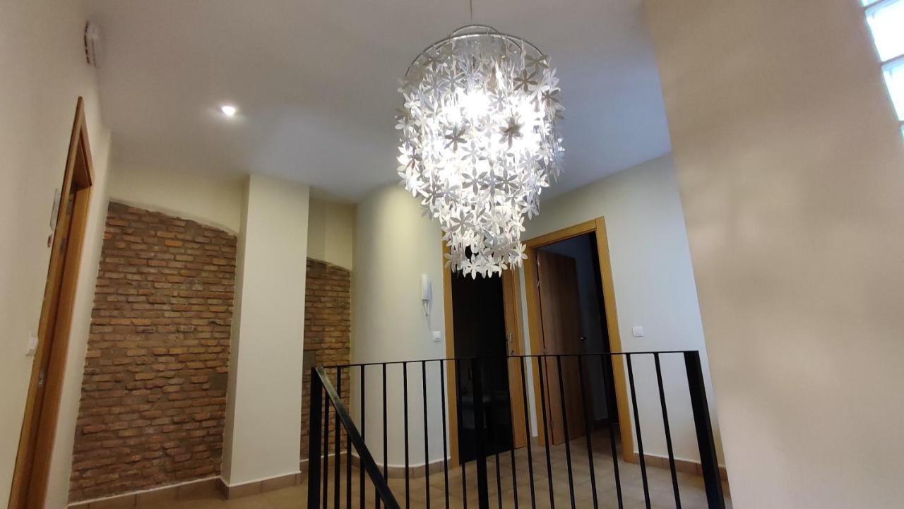 Apartamentos Turisticos Encanto กาเซเรส ภายนอก รูปภาพ