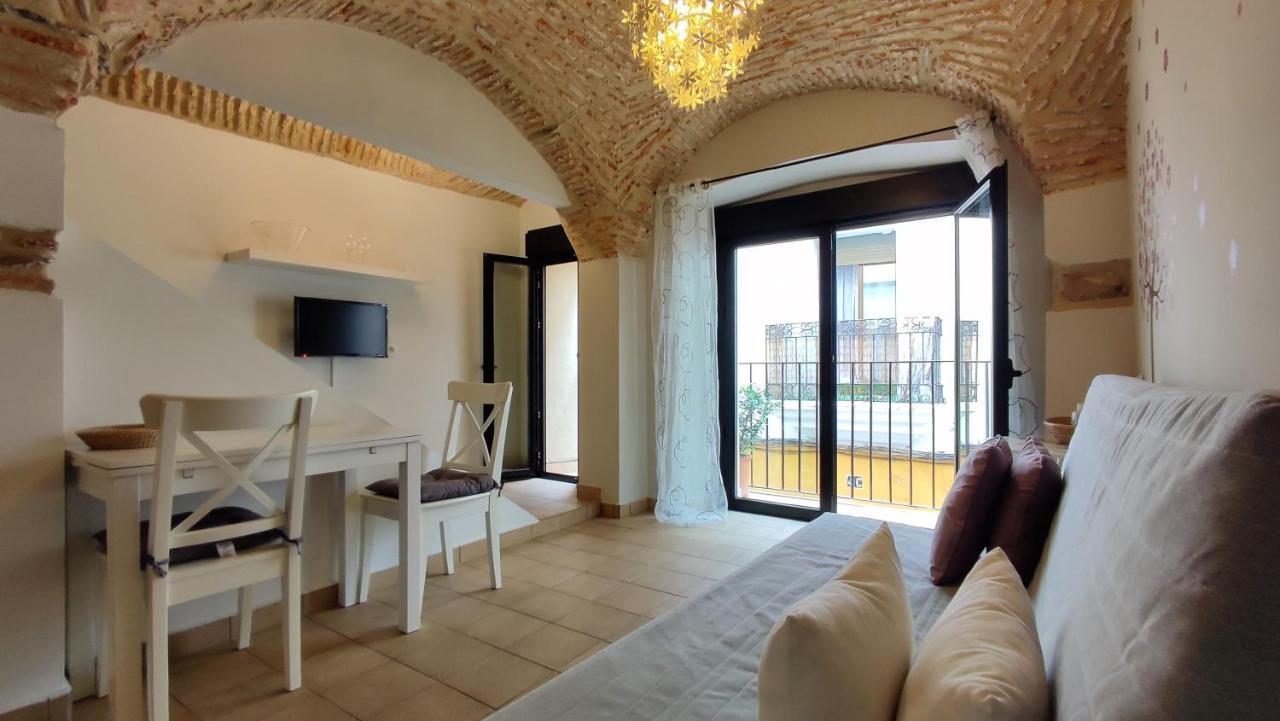 Apartamentos Turisticos Encanto กาเซเรส ภายนอก รูปภาพ
