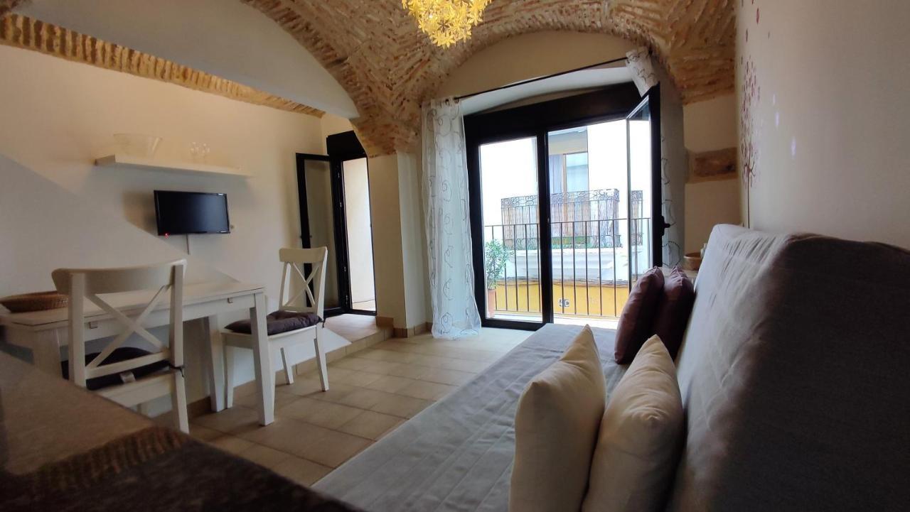 Apartamentos Turisticos Encanto กาเซเรส ภายนอก รูปภาพ