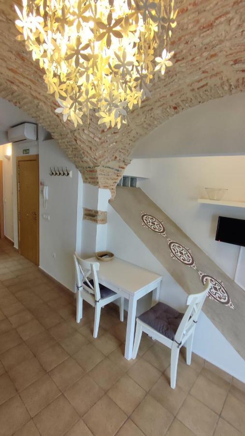 Apartamentos Turisticos Encanto กาเซเรส ภายนอก รูปภาพ