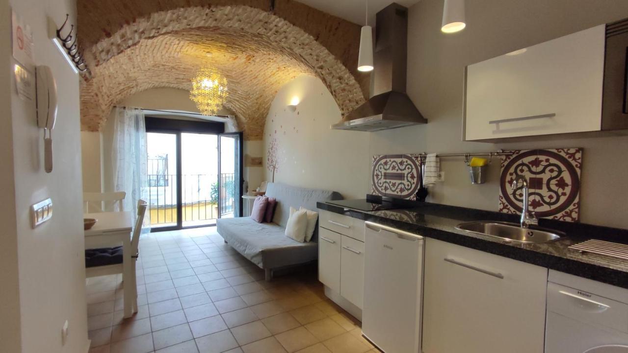 Apartamentos Turisticos Encanto กาเซเรส ภายนอก รูปภาพ